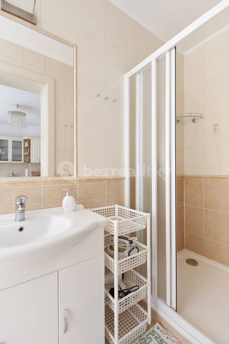 Prenájom bytu 3-izbový 71 m², Ondřejská, Karlovy Vary, Karlovarský kraj Prenájom bytu 3-izbový 71 m², Ondřejská, Karlovy Vary, Karlovarský kraj