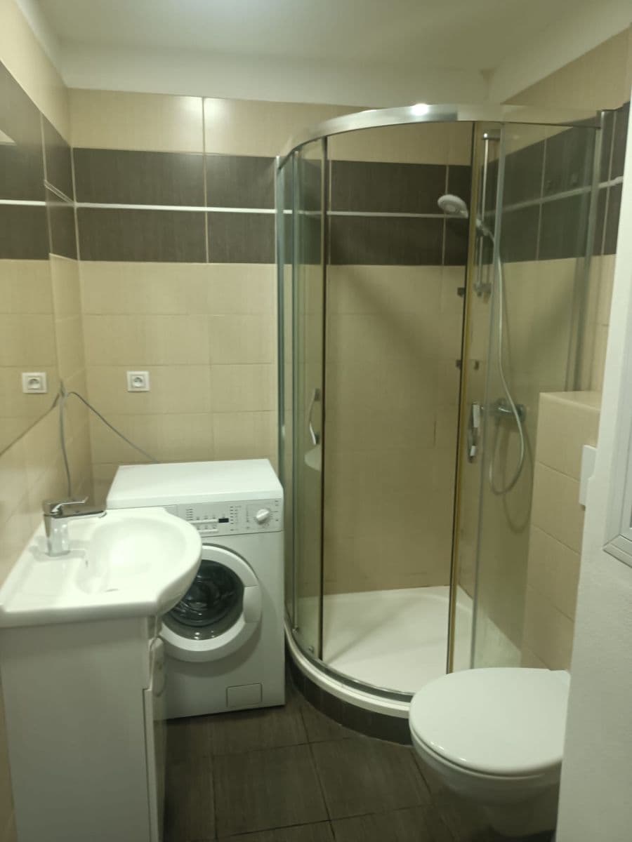 Prenájom bytu 2-izbový 56 m², Vrchlického, Karlovy Vary, Karlovarský kraj Prenájom bytu 2-izbový 56 m², Vrchlického, Karlovy Vary, Karlovarský kraj