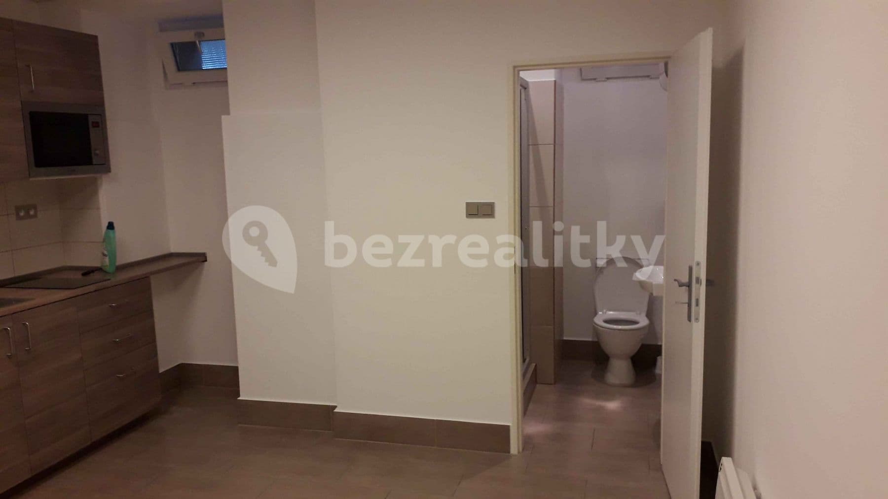 Prenájom bytu Garsoniéra 20 m², Buzulucká, Praha, Praha Prenájom bytu Garsoniéra 20 m², Buzulucká, Praha, Praha