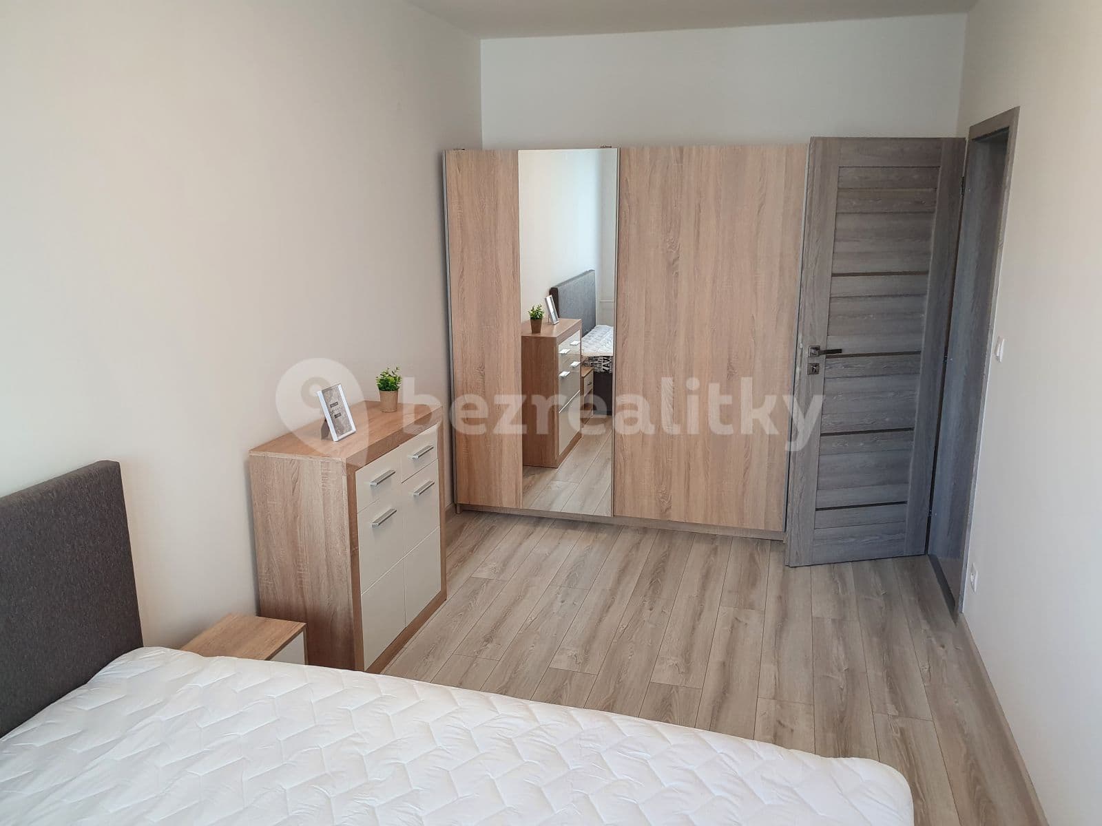Prenájom bytu 2-izbový 53 m², Ružinov, Bratislavský kraj