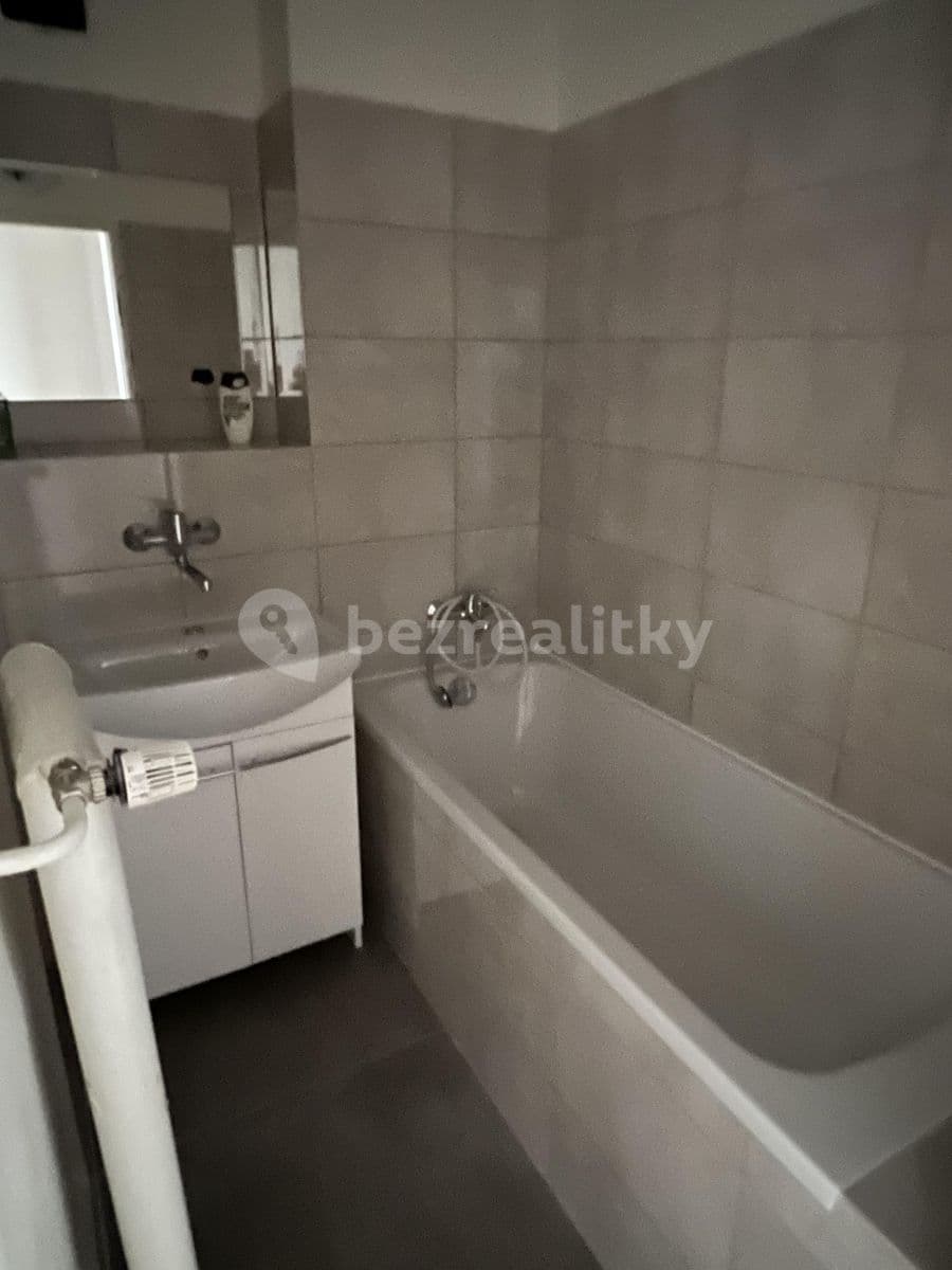 Prenájom bytu 2-izbový 62 m², Sukova třída, Pardubice, Pardubický kraj Prenájom bytu 2-izbový 62 m², Sukova třída, Pardubice, Pardubický kraj