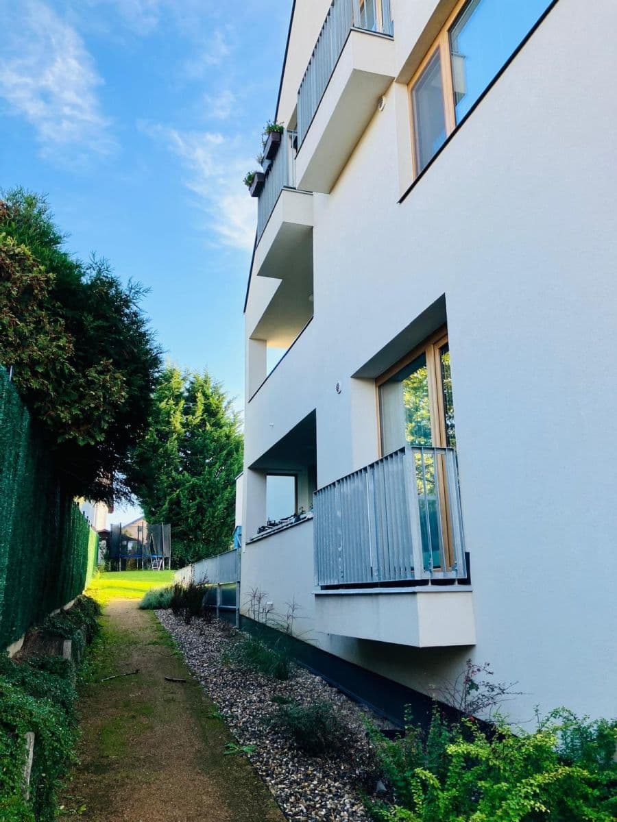 Prenájom bytu 2-izbový 45 m², Třešňová, Praha, Praha Prenájom bytu 2-izbový 45 m², Třešňová, Praha, Praha