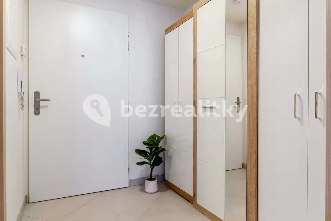 Prenájom bytu 1-izbový 40 m², Do Zahrádek Ⅰ, Praha, Praha Prenájom bytu 1-izbový 40 m², Do Zahrádek Ⅰ, Praha, Praha
