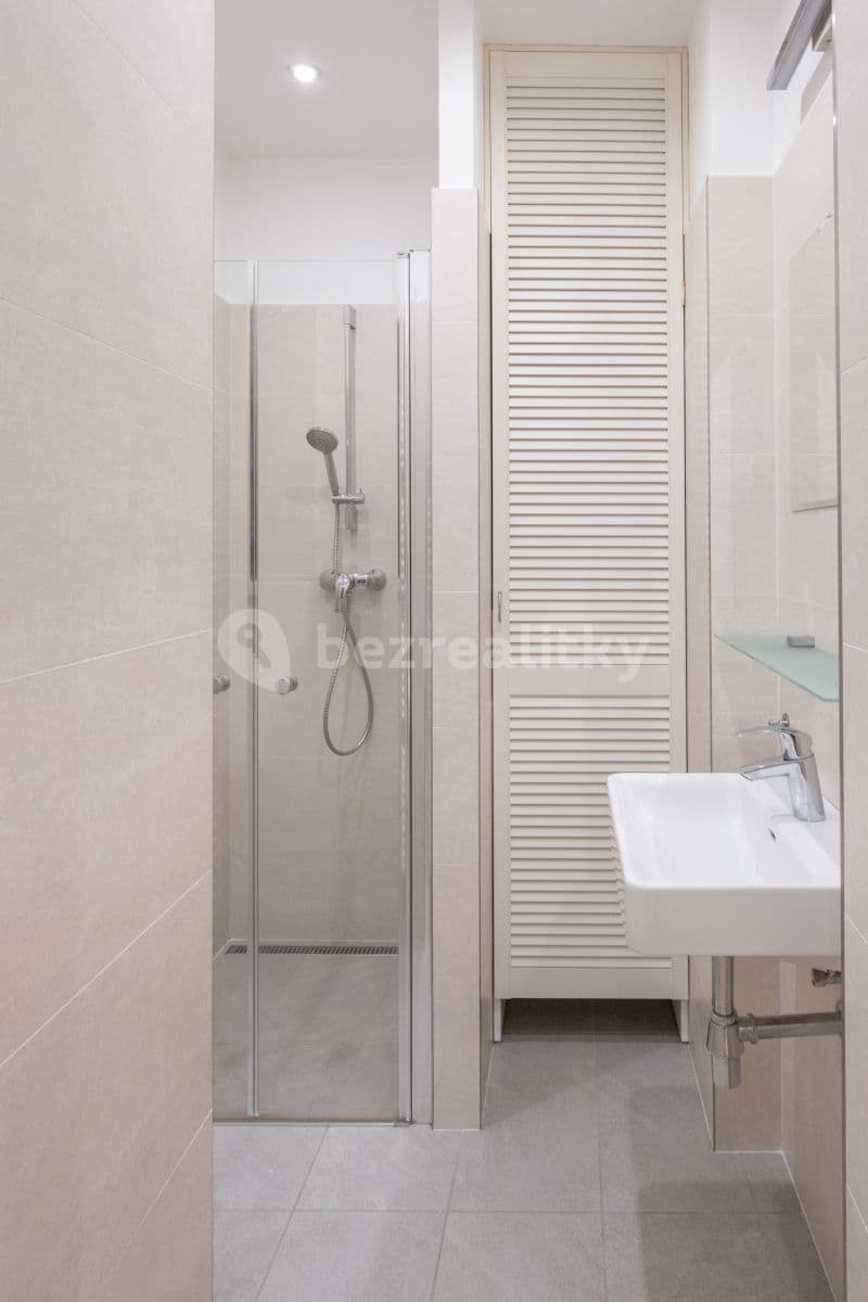 Prenájom bytu 2-izbový 40 m², Nad Jezerkou, Praha, Praha Prenájom bytu 2-izbový 40 m², Nad Jezerkou, Praha, Praha