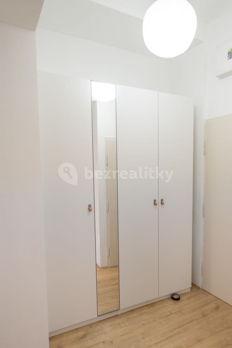 Prenájom bytu 2-izbový 40 m², Nad Jezerkou, Praha, Praha Prenájom bytu 2-izbový 40 m², Nad Jezerkou, Praha, Praha