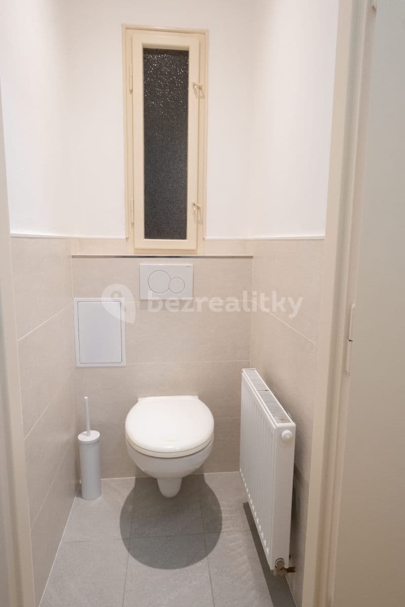 Prenájom bytu 2-izbový 40 m², Nad Jezerkou, Praha, Praha Prenájom bytu 2-izbový 40 m², Nad Jezerkou, Praha, Praha