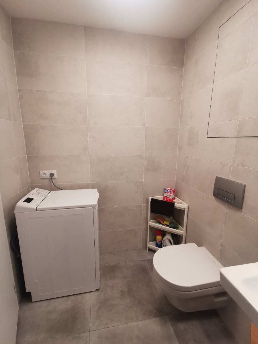 Prenájom bytu 1-izbový 44 m², Koněvova, Praha, Praha Prenájom bytu 1-izbový 44 m², Koněvova, Praha, Praha