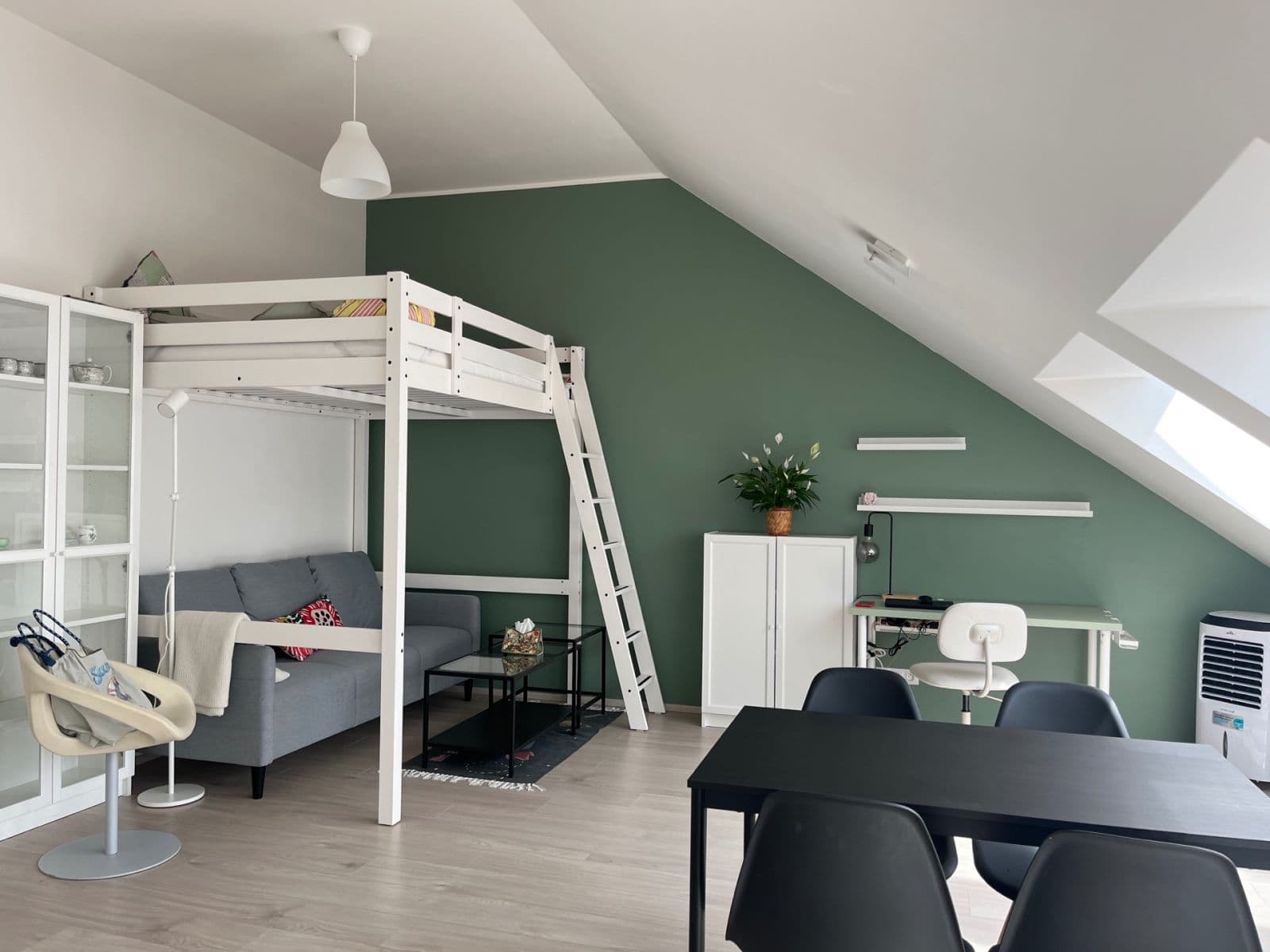 Prenájom bytu 1-izbový 44 m², Koněvova, Praha, Praha Prenájom bytu 1-izbový 44 m², Koněvova, Praha, Praha
