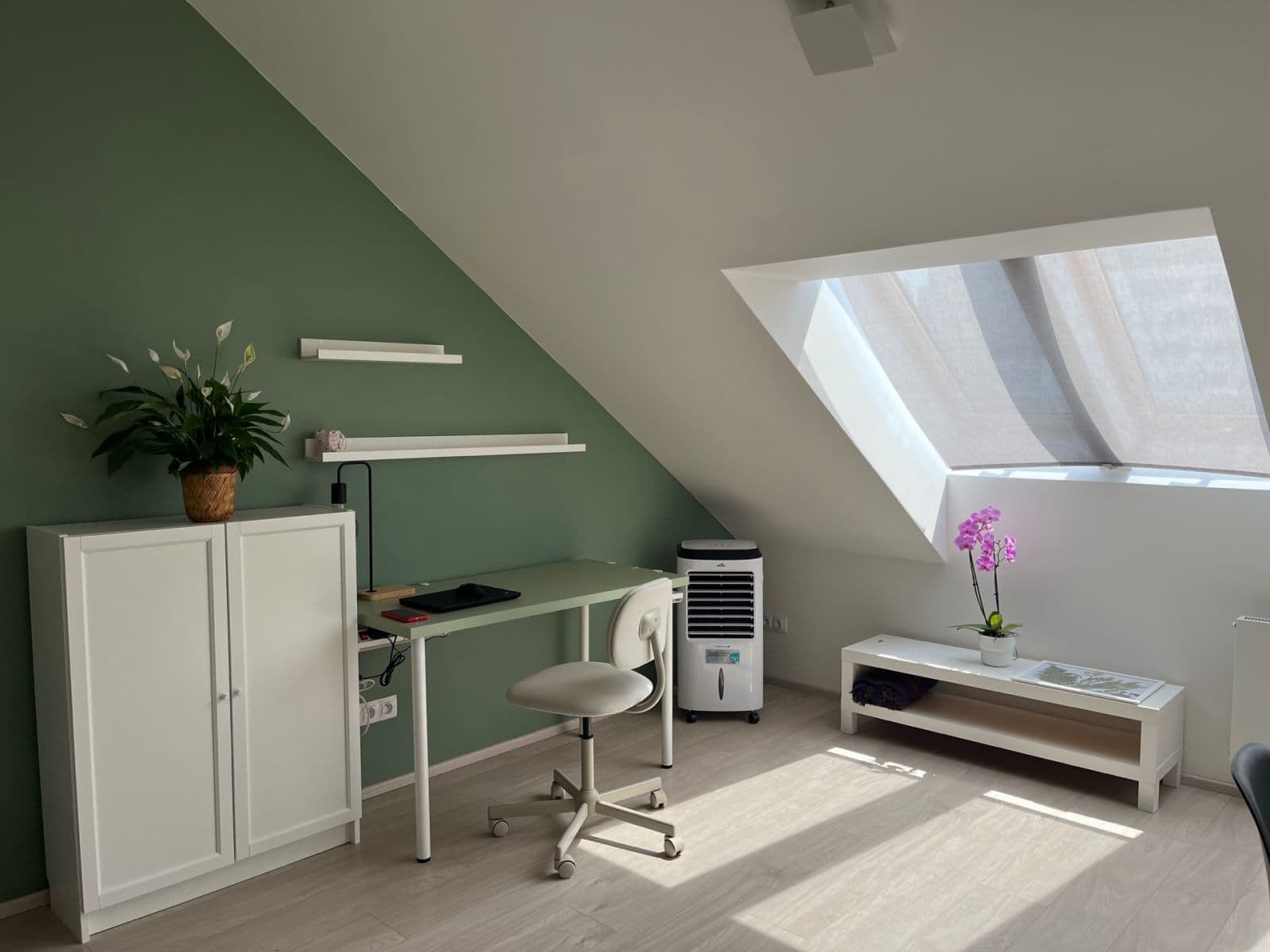 Prenájom bytu 1-izbový 44 m², Koněvova, Praha, Praha Prenájom bytu 1-izbový 44 m², Koněvova, Praha, Praha
