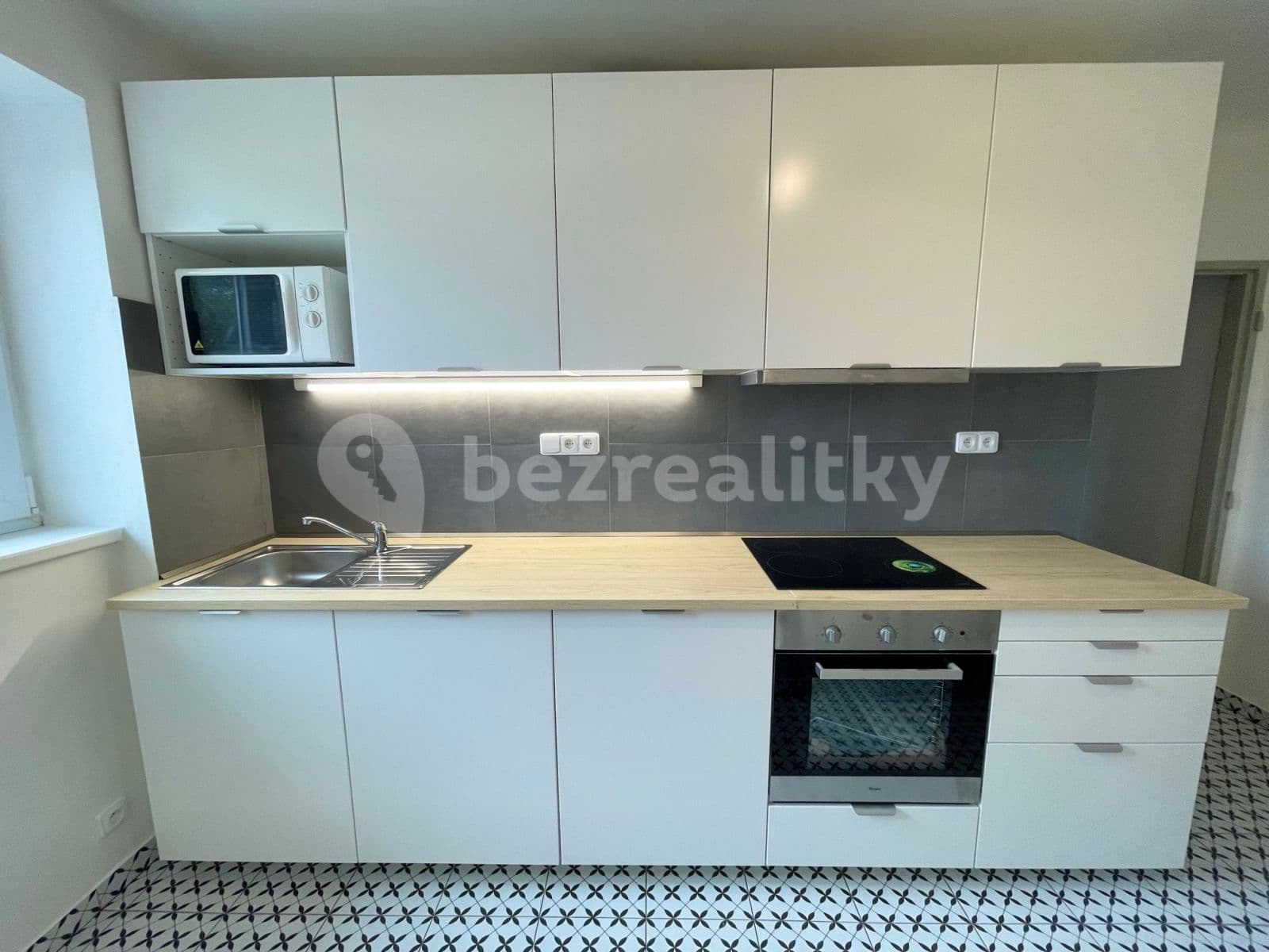 Prenájom bytu 2-izbový 51 m², Dašická, Pardubice, Pardubický kraj Prenájom bytu 2-izbový 51 m², Dašická, Pardubice, Pardubický kraj