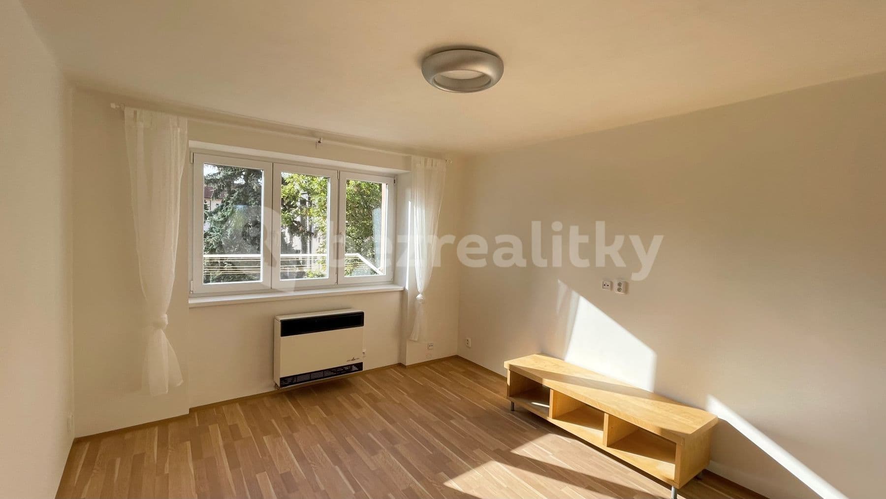 Prenájom bytu 2-izbový 51 m², Dašická, Pardubice, Pardubický kraj Prenájom bytu 2-izbový 51 m², Dašická, Pardubice, Pardubický kraj