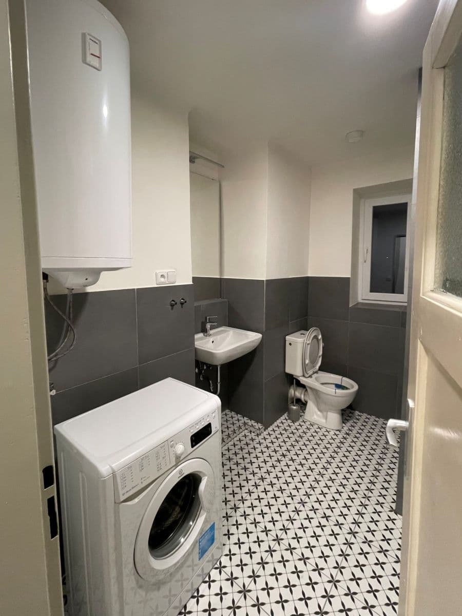 Prenájom bytu 2-izbový 51 m², Dašická, Pardubice, Pardubický kraj Prenájom bytu 2-izbový 51 m², Dašická, Pardubice, Pardubický kraj