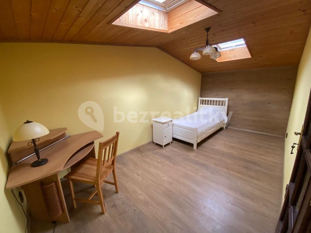 Prenájom bytu 3-izbový 70 m², Kostelec u Křížků, Středočeský kraj