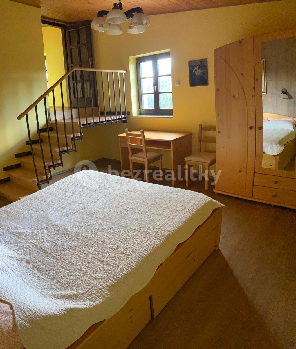 Prenájom bytu 3-izbový 70 m², Kostelec u Křížků, Středočeský kraj