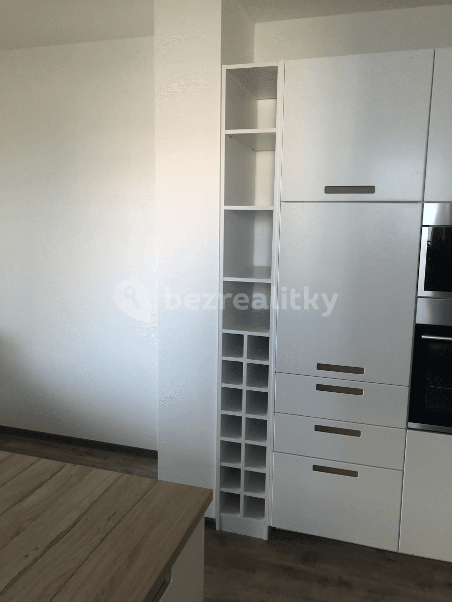 Prenájom bytu 3-izbový 85 m², Štefánikova, Kralupy nad Vltavou, Středočeský kraj Prenájom bytu 3-izbový 85 m², Štefánikova, Kralupy nad Vltavou, Středočeský kraj