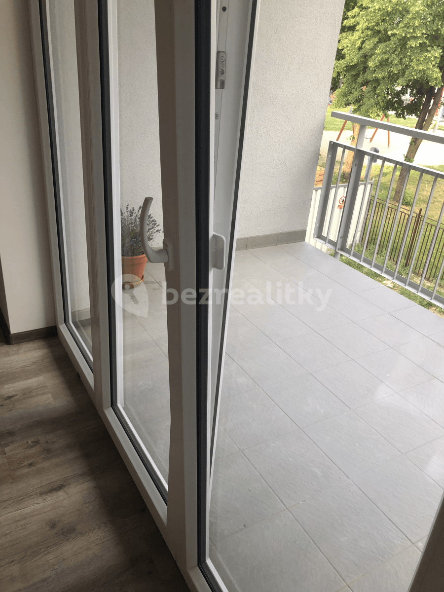 Prenájom bytu 3-izbový 85 m², Štefánikova, Kralupy nad Vltavou, Středočeský kraj Prenájom bytu 3-izbový 85 m², Štefánikova, Kralupy nad Vltavou, Středočeský kraj