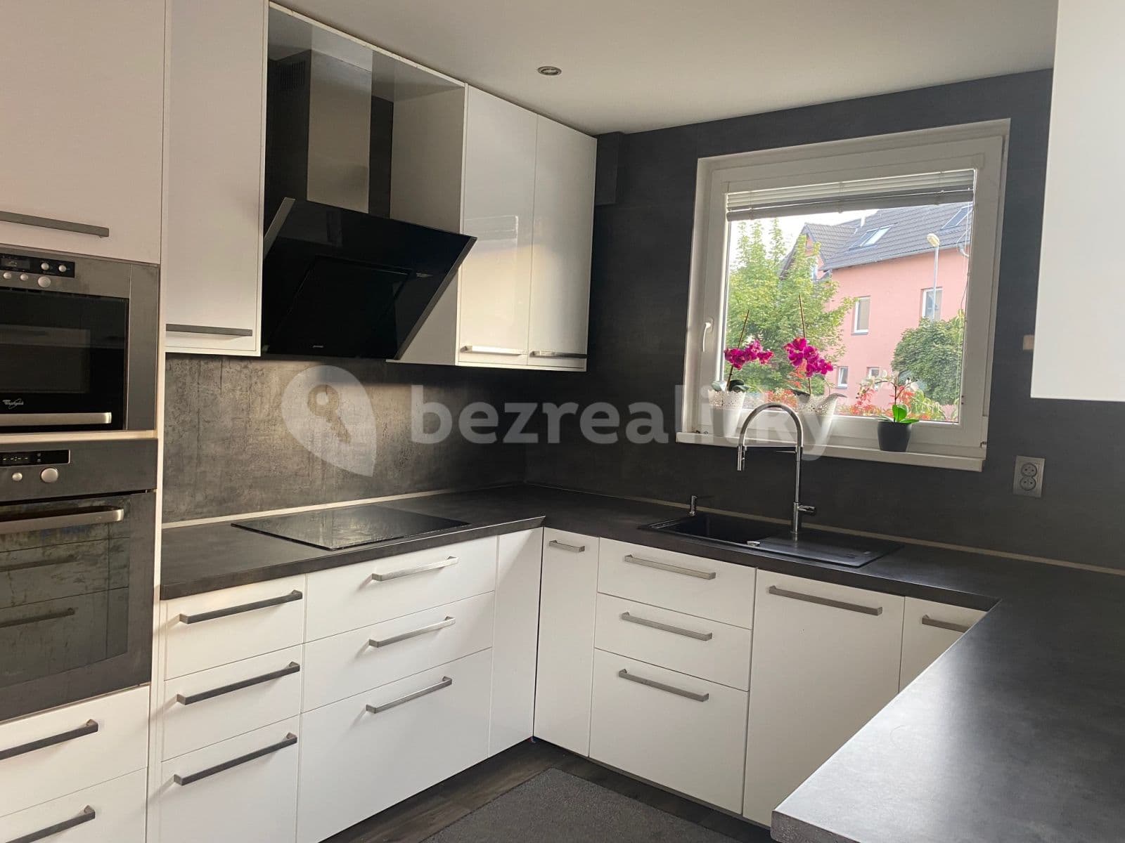 Prenájom domu 119 m², pozemok 455 m², Průběžná, Nupaky, Středočeský kraj Prenájom domu 119 m², pozemok 455 m², Průběžná, Nupaky, Středočeský kraj