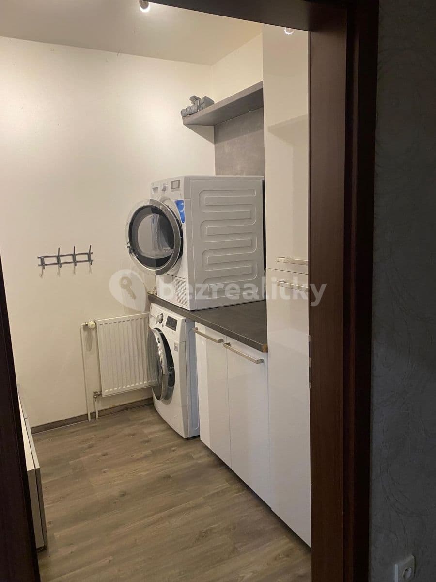 Prenájom domu 119 m², pozemok 455 m², Průběžná, Nupaky, Středočeský kraj Prenájom domu 119 m², pozemok 455 m², Průběžná, Nupaky, Středočeský kraj