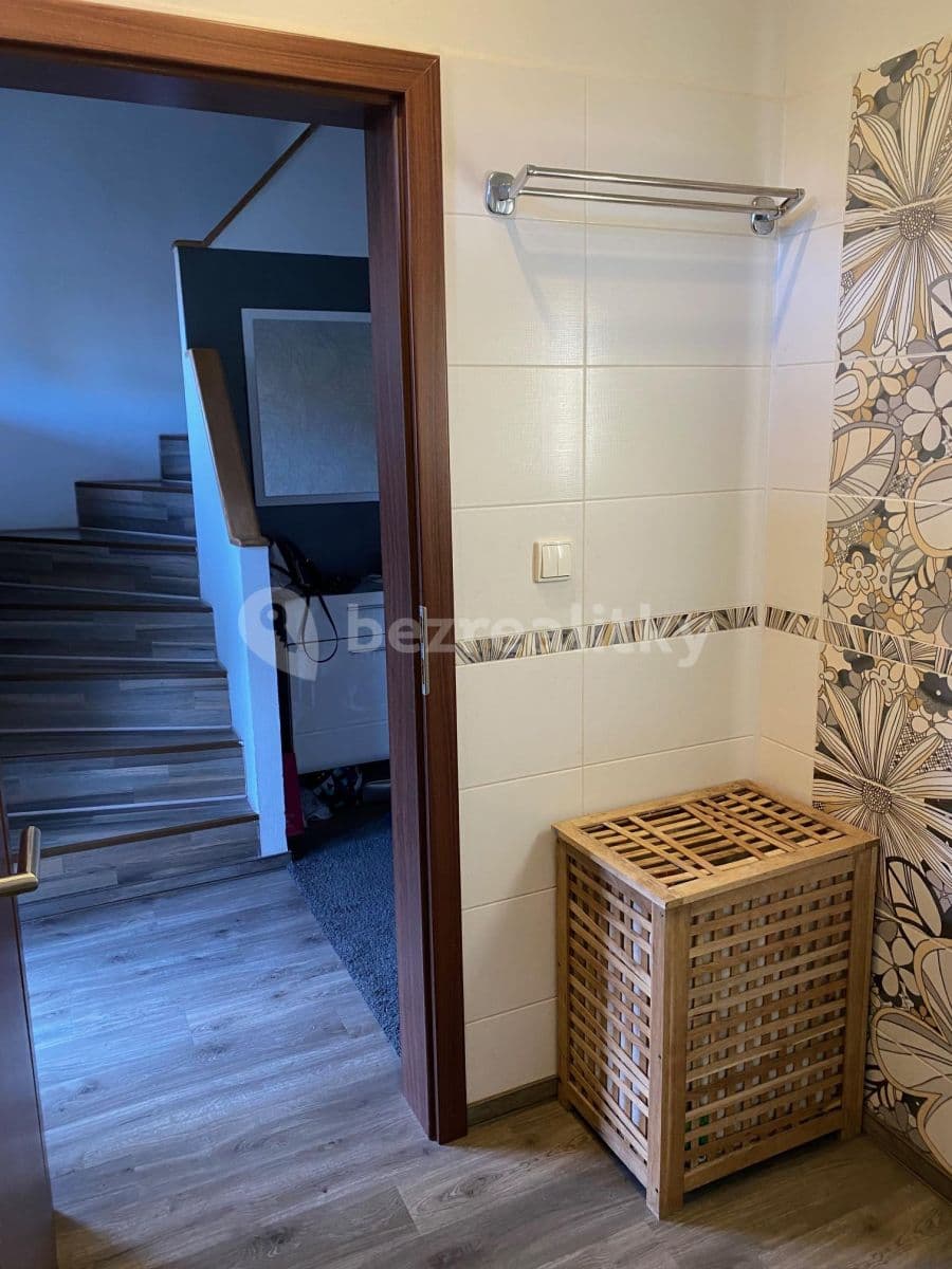 Prenájom domu 119 m², pozemok 455 m², Průběžná, Nupaky, Středočeský kraj Prenájom domu 119 m², pozemok 455 m², Průběžná, Nupaky, Středočeský kraj