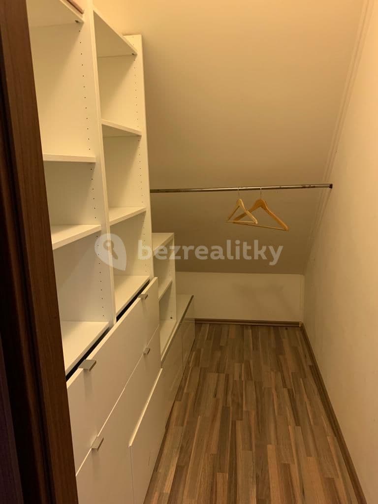Prenájom domu 119 m², pozemok 455 m², Průběžná, Nupaky, Středočeský kraj Prenájom domu 119 m², pozemok 455 m², Průběžná, Nupaky, Středočeský kraj