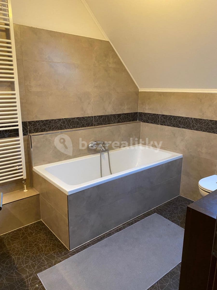 Prenájom domu 119 m², pozemok 455 m², Průběžná, Nupaky, Středočeský kraj Prenájom domu 119 m², pozemok 455 m², Průběžná, Nupaky, Středočeský kraj