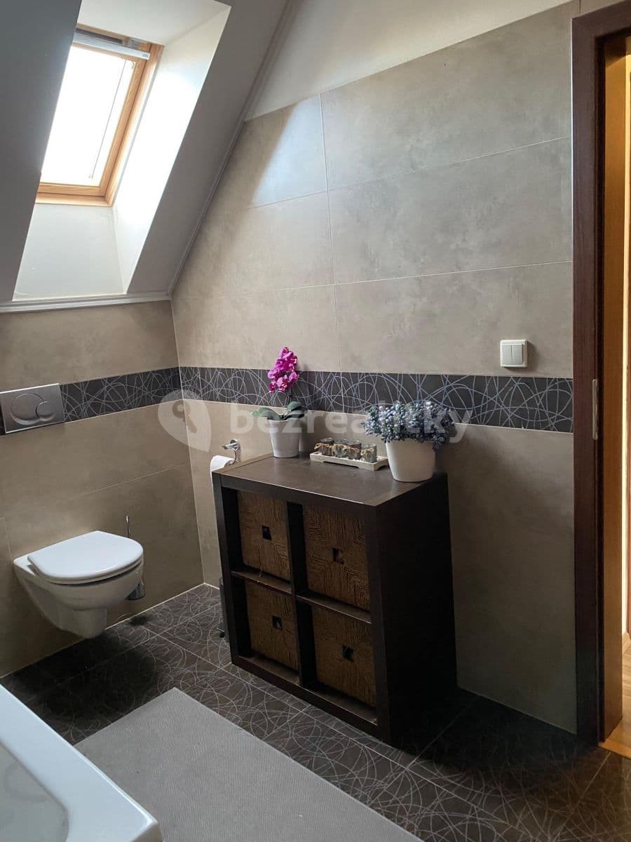 Prenájom domu 119 m², pozemok 455 m², Průběžná, Nupaky, Středočeský kraj Prenájom domu 119 m², pozemok 455 m², Průběžná, Nupaky, Středočeský kraj