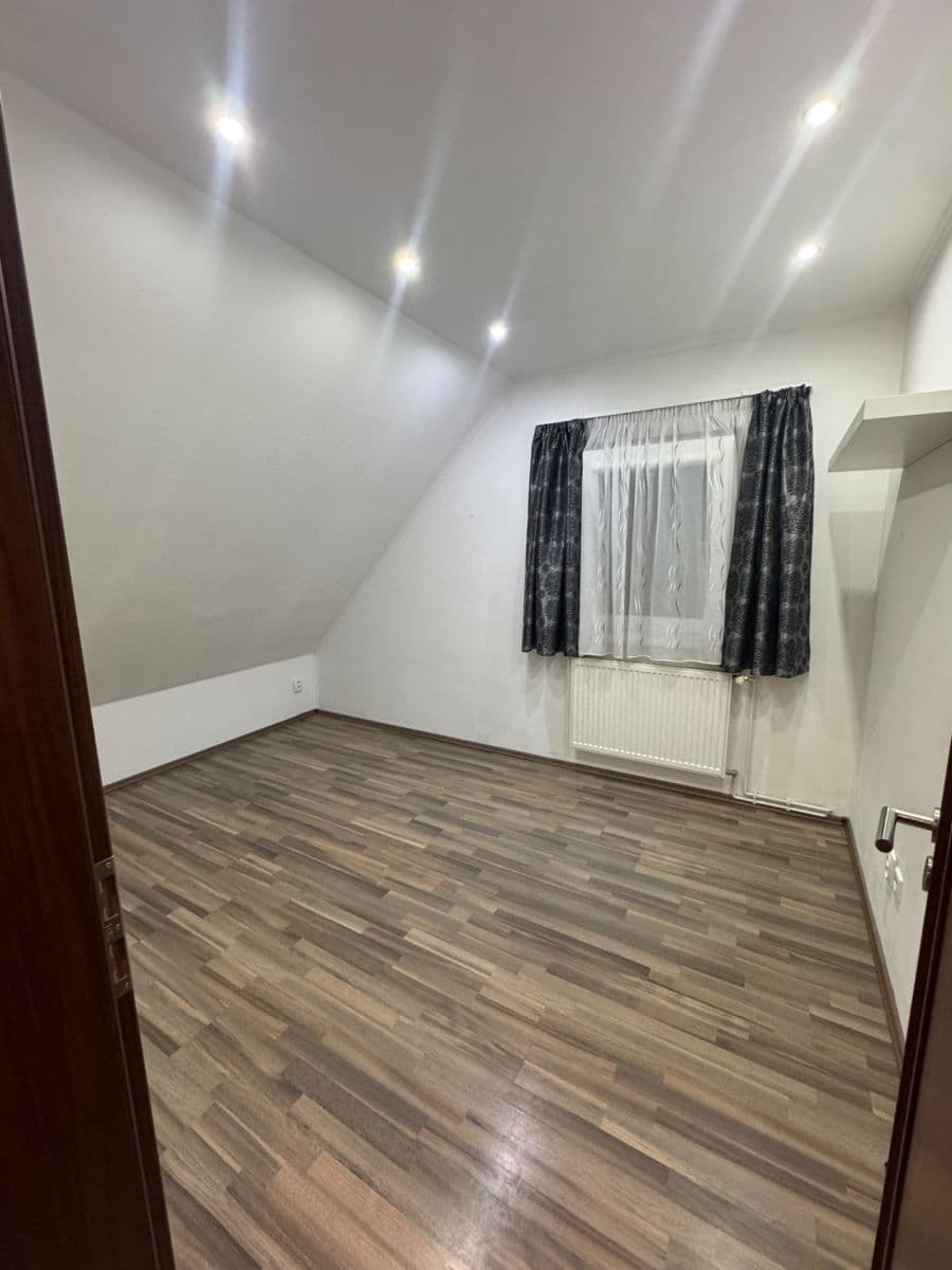 Prenájom domu 119 m², pozemok 455 m², Průběžná, Nupaky, Středočeský kraj Prenájom domu 119 m², pozemok 455 m², Průběžná, Nupaky, Středočeský kraj