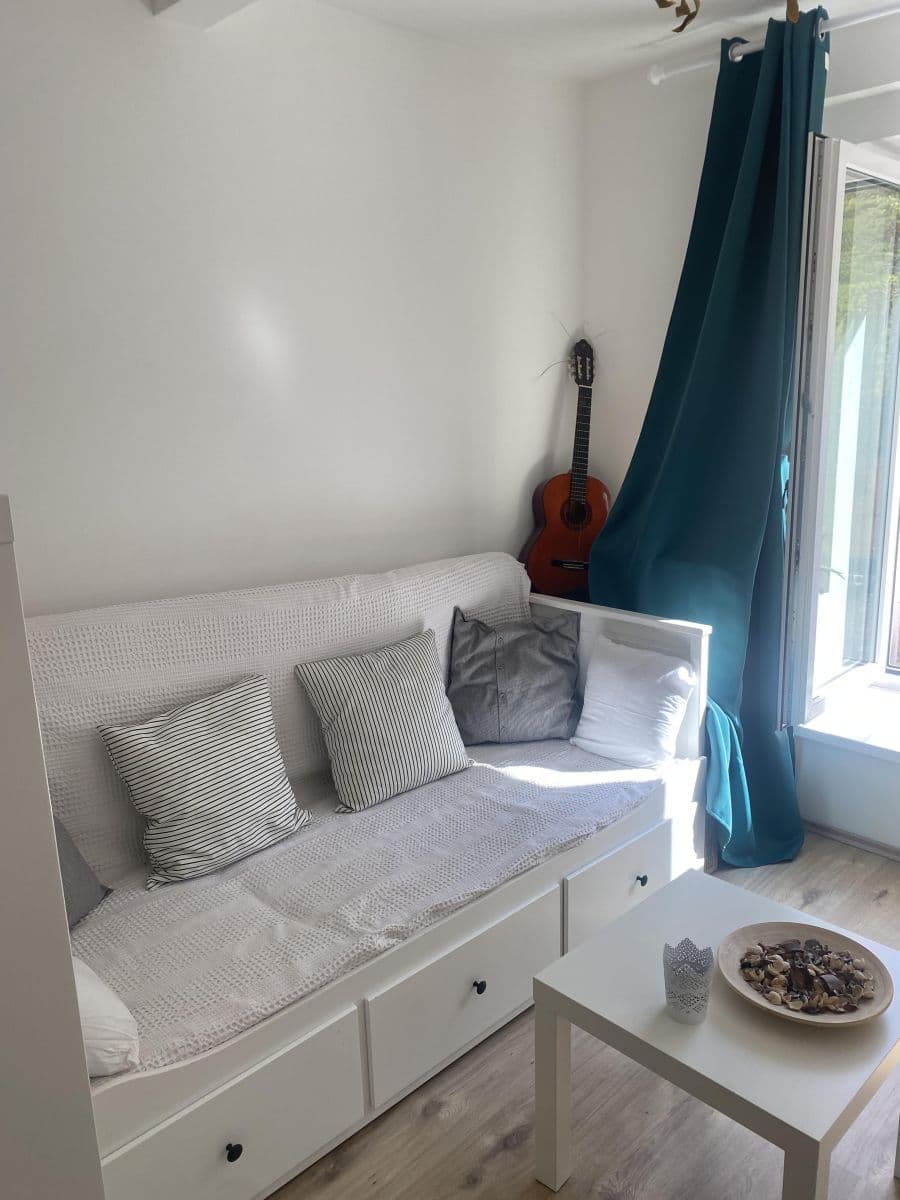 Prenájom bytu 1-izbový 28 m², Buštěhradská, Praha, Praha Prenájom bytu 1-izbový 28 m², Buštěhradská, Praha, Praha