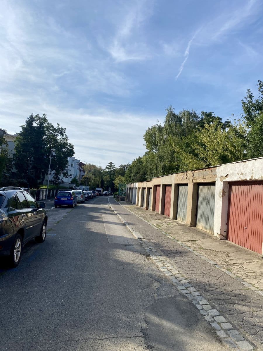 Prenájom bytu 1-izbový 28 m², Buštěhradská, Praha, Praha Prenájom bytu 1-izbový 28 m², Buštěhradská, Praha, Praha