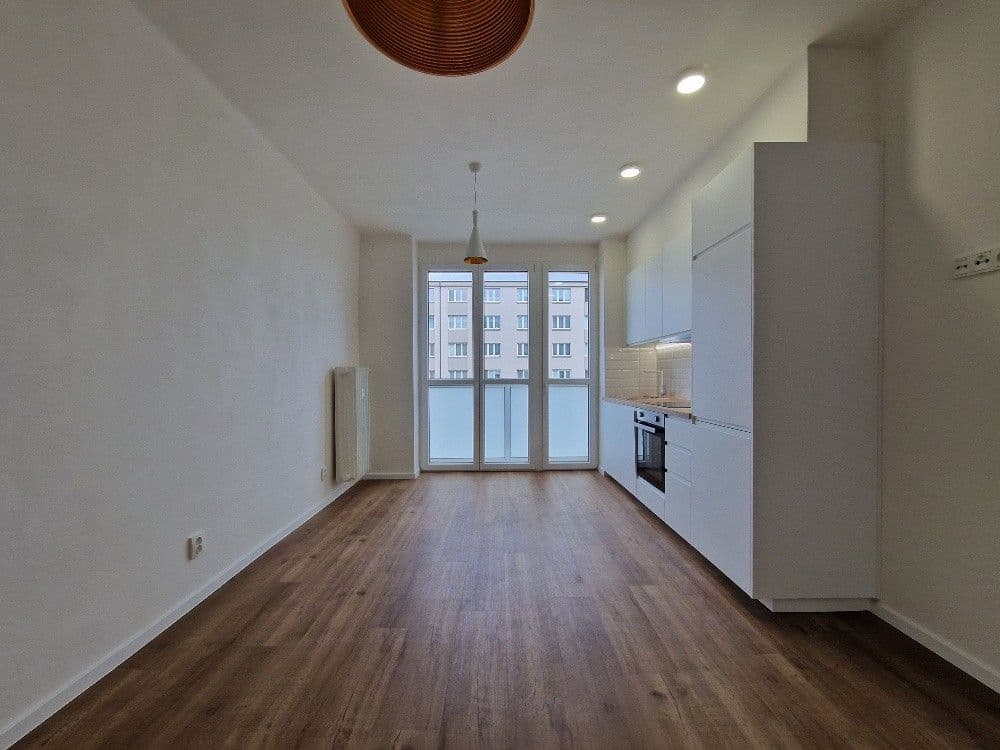 Prenájom bytu 1-izbový 44 m², Litevská, Praha, Praha Prenájom bytu 1-izbový 44 m², Litevská, Praha, Praha