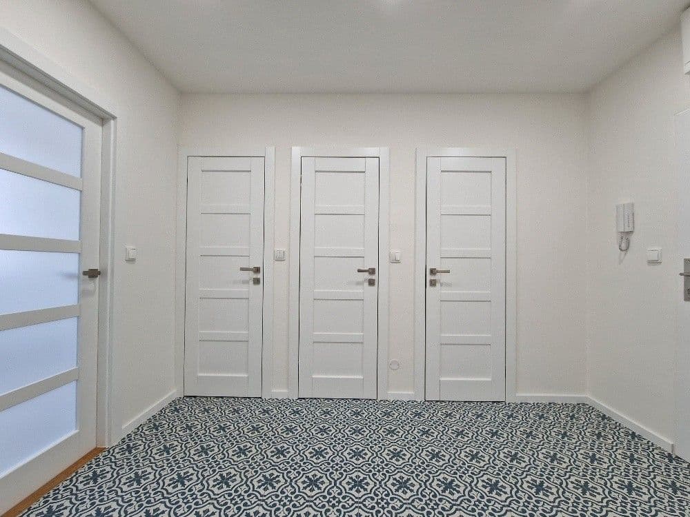 Prenájom bytu 1-izbový 44 m², Litevská, Praha, Praha Prenájom bytu 1-izbový 44 m², Litevská, Praha, Praha