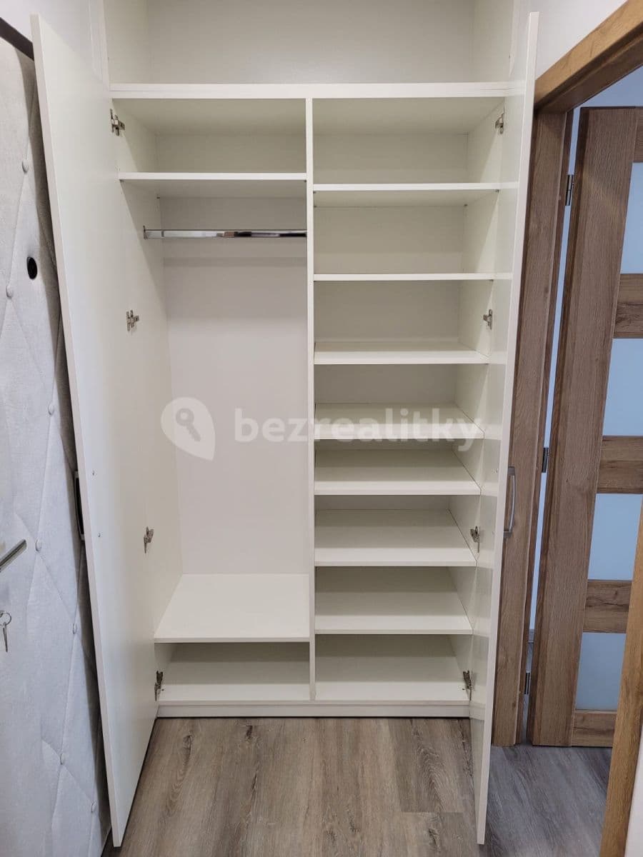 Prenájom bytu 3-izbový 61 m², Horská, Rožnov pod Radhoštěm, Zlínský kraj Prenájom bytu 3-izbový 61 m², Horská, Rožnov pod Radhoštěm, Zlínský kraj