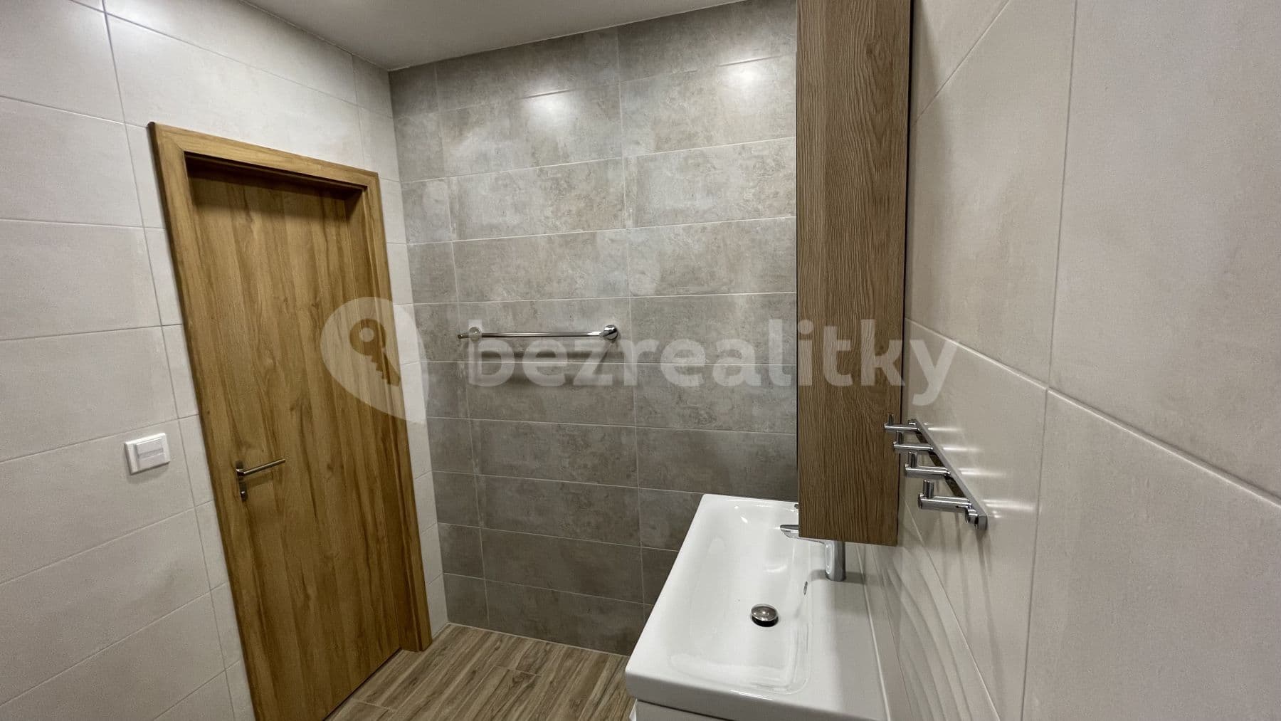 Prenájom bytu 3-izbový 61 m², Horská, Rožnov pod Radhoštěm, Zlínský kraj Prenájom bytu 3-izbový 61 m², Horská, Rožnov pod Radhoštěm, Zlínský kraj