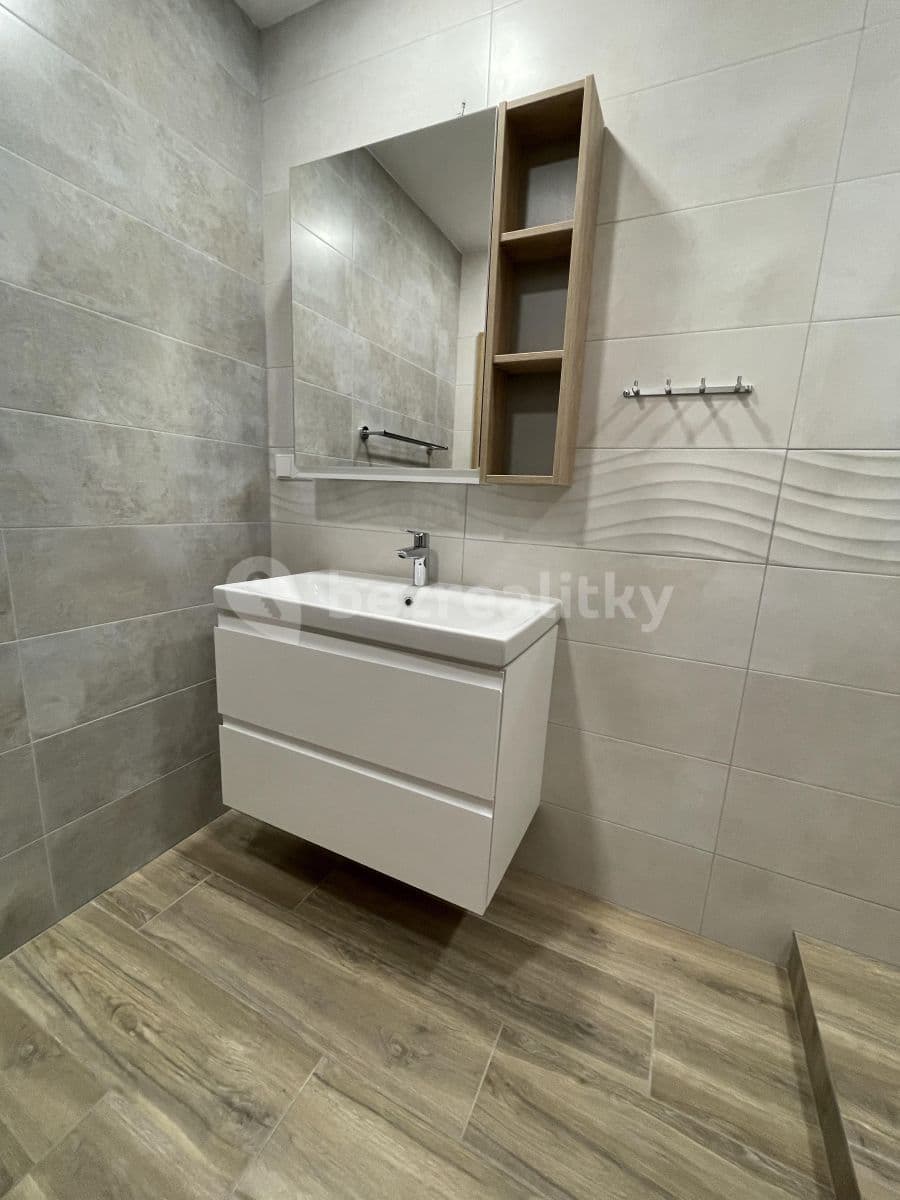 Prenájom bytu 3-izbový 61 m², Horská, Rožnov pod Radhoštěm, Zlínský kraj Prenájom bytu 3-izbový 61 m², Horská, Rožnov pod Radhoštěm, Zlínský kraj