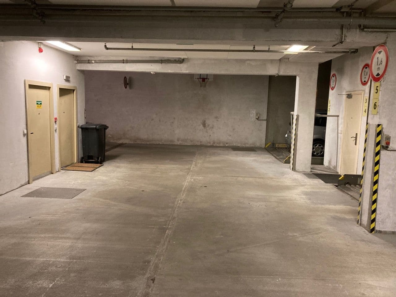 Prenájom garáže 12 m², Adamova, Praha, Praha Prenájom garáže 12 m², Adamova, Praha, Praha