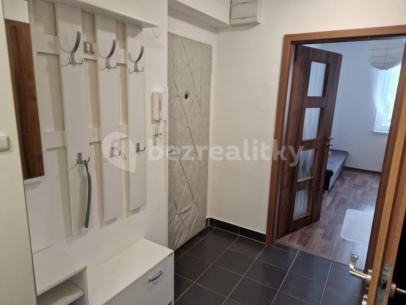 Prenájom bytu 3-izbový 56 m², Svojšovická, Praha, Praha Prenájom bytu 3-izbový 56 m², Svojšovická, Praha, Praha