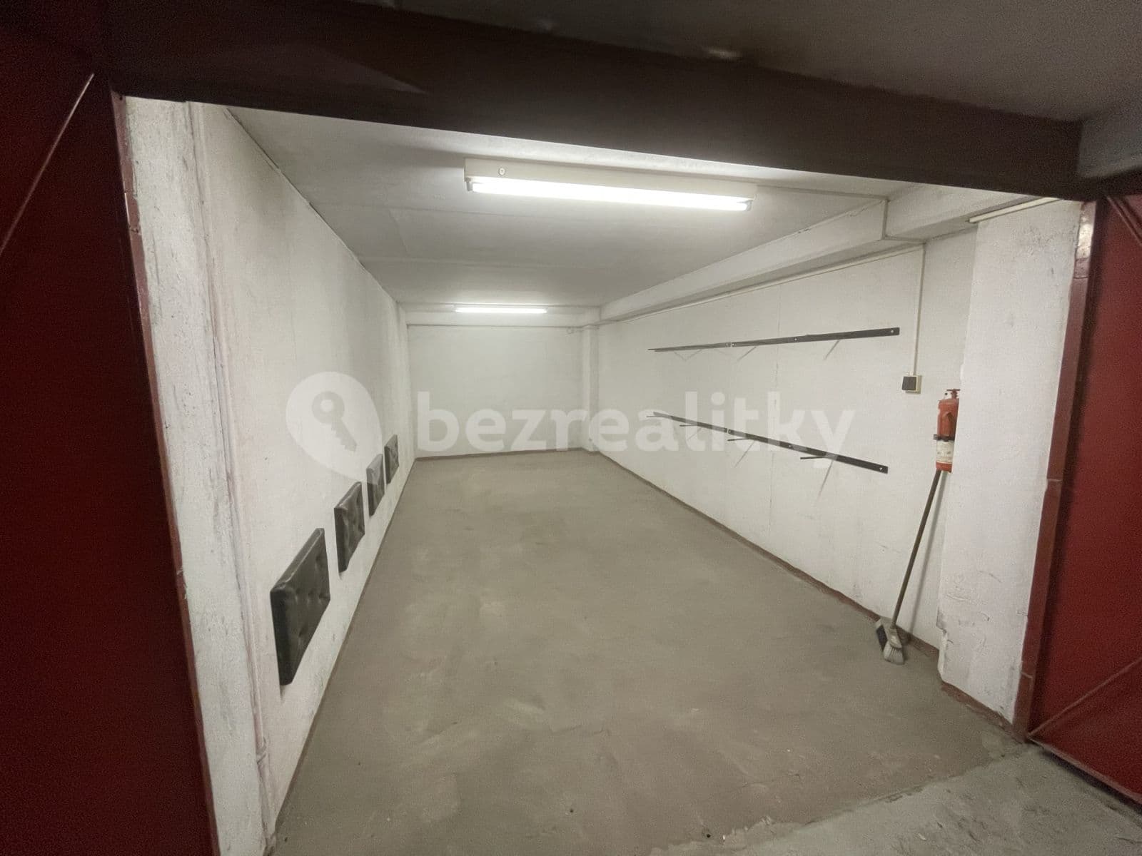 Prenájom garáže 19 m², Nušlova, Praha, Praha Prenájom garáže 19 m², Nušlova, Praha, Praha
