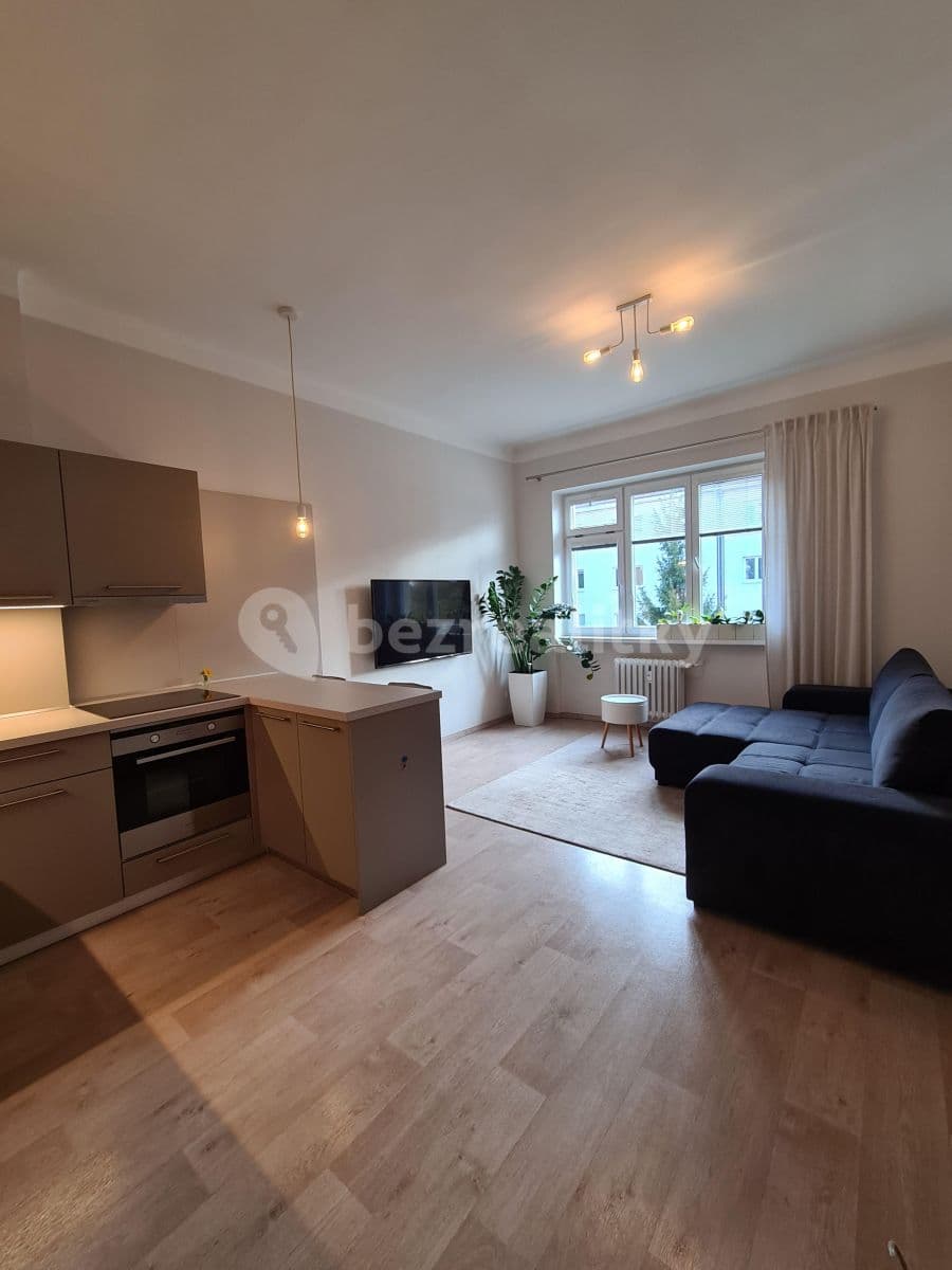 Prenájom bytu 3-izbový 74 m², Počátecká, Praha, Praha Prenájom bytu 3-izbový 74 m², Počátecká, Praha, Praha
