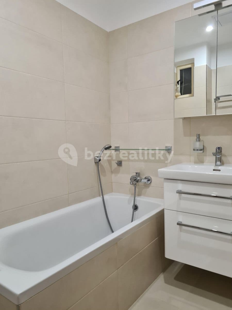 Prenájom bytu 3-izbový 74 m², Počátecká, Praha, Praha Prenájom bytu 3-izbový 74 m², Počátecká, Praha, Praha