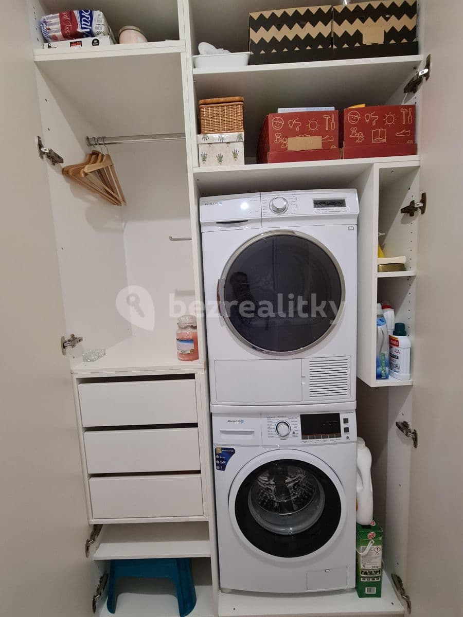 Prenájom bytu 3-izbový 74 m², Počátecká, Praha, Praha Prenájom bytu 3-izbový 74 m², Počátecká, Praha, Praha