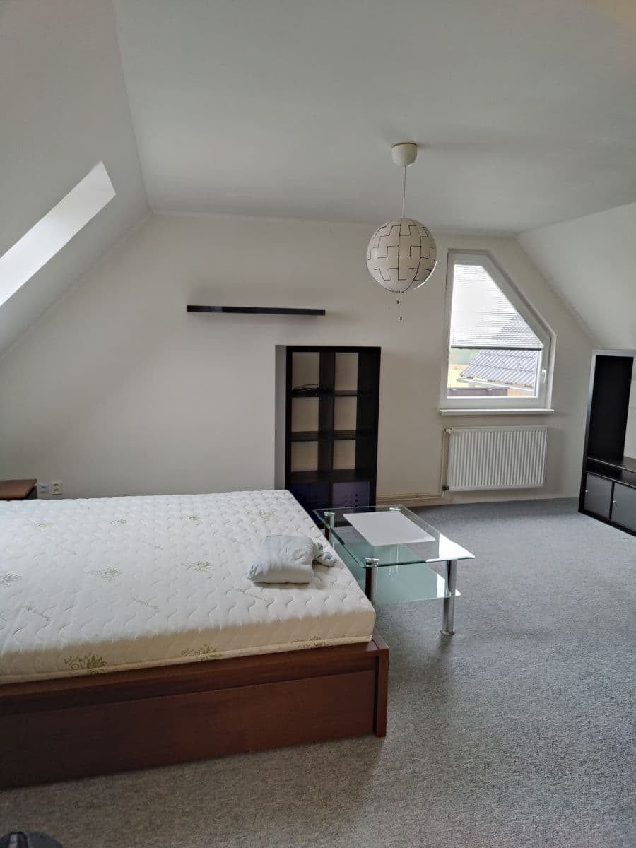 Prenájom bytu 1-izbový 52 m², U Školky, Nupaky, Středočeský kraj Prenájom bytu 1-izbový 52 m², U Školky, Nupaky, Středočeský kraj