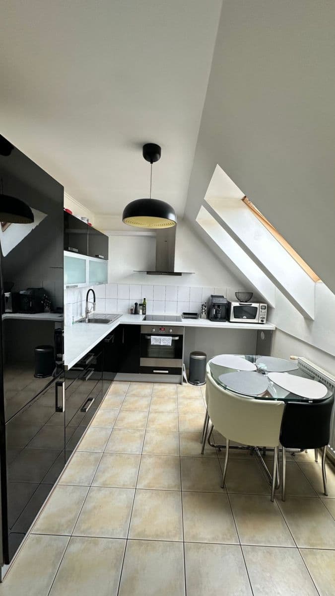 Prenájom bytu 1-izbový 52 m², U Školky, Nupaky, Středočeský kraj Prenájom bytu 1-izbový 52 m², U Školky, Nupaky, Středočeský kraj