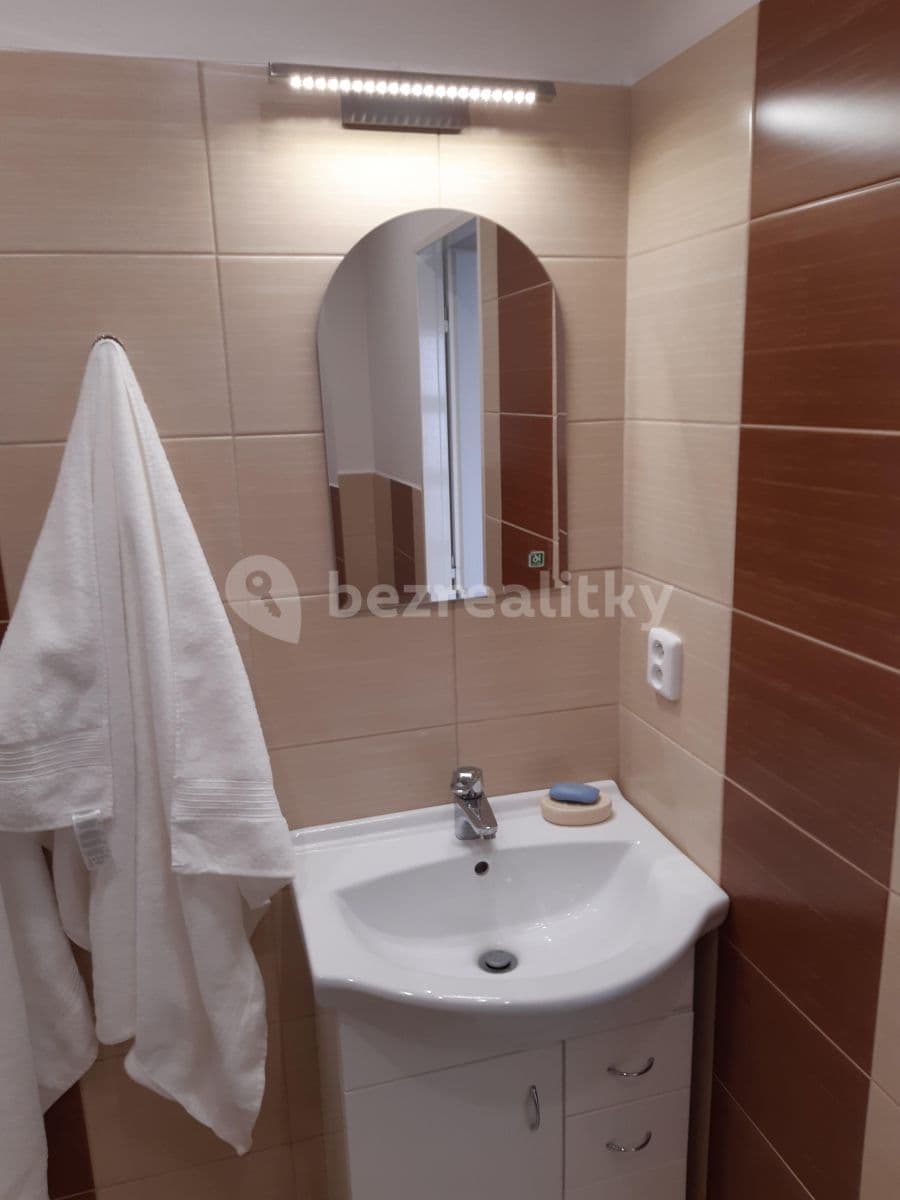 Prenájom bytu 1-izbový 33 m², Křivenická, Praha, Praha Prenájom bytu 1-izbový 33 m², Křivenická, Praha, Praha