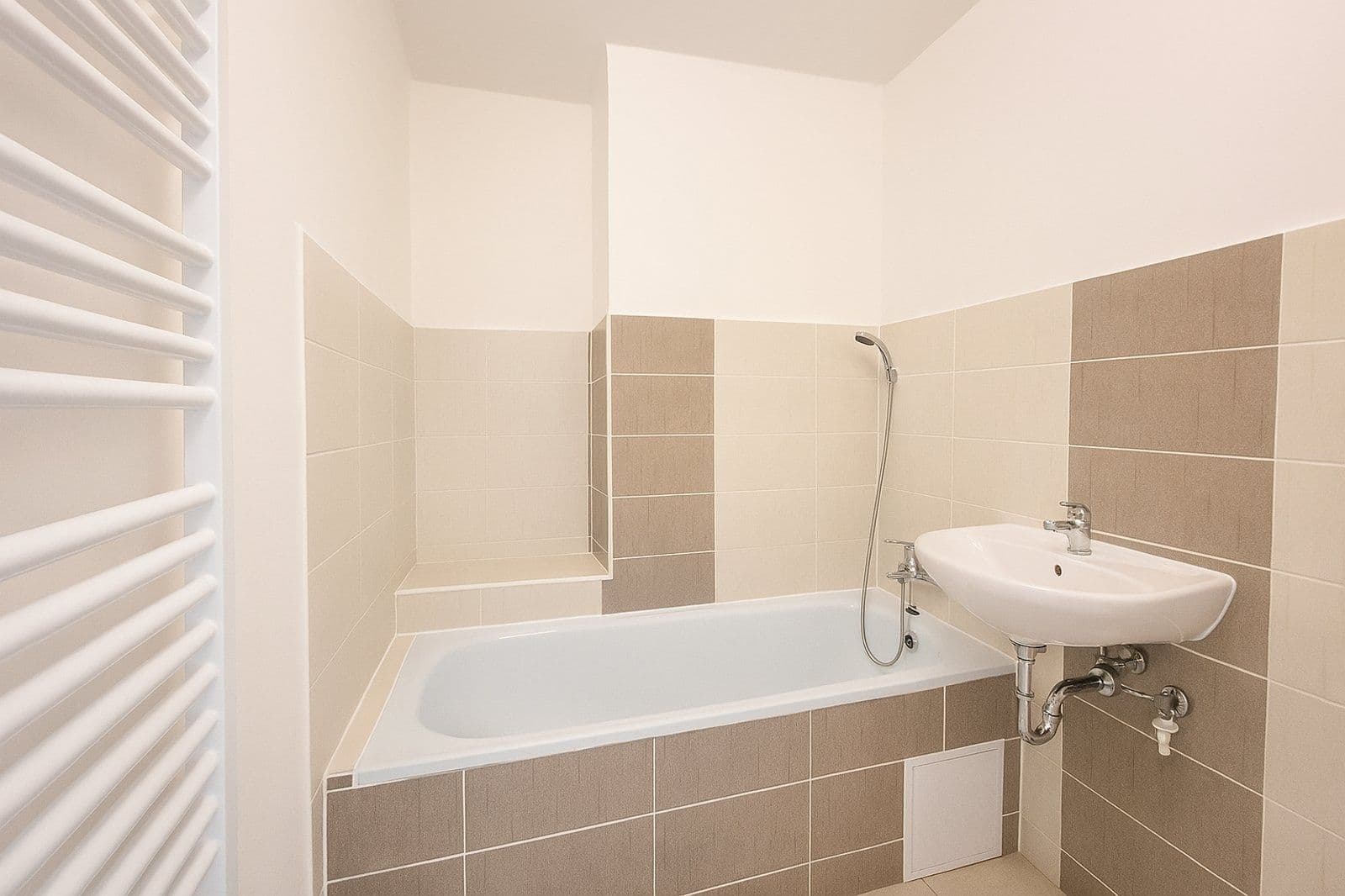 Prenájom bytu 4-izbový 82 m², Na Nábřeží, Havířov, Moravskoslezský kraj Prenájom bytu 4-izbový 82 m², Na Nábřeží, Havířov, Moravskoslezský kraj