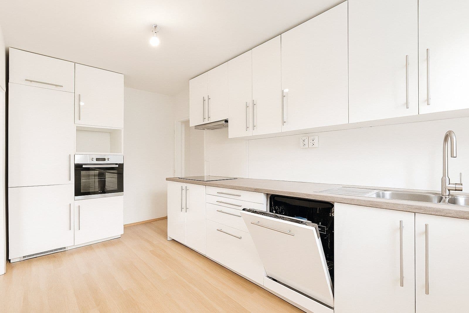 Prenájom bytu 4-izbový 82 m², Na Nábřeží, Havířov, Moravskoslezský kraj Prenájom bytu 4-izbový 82 m², Na Nábřeží, Havířov, Moravskoslezský kraj