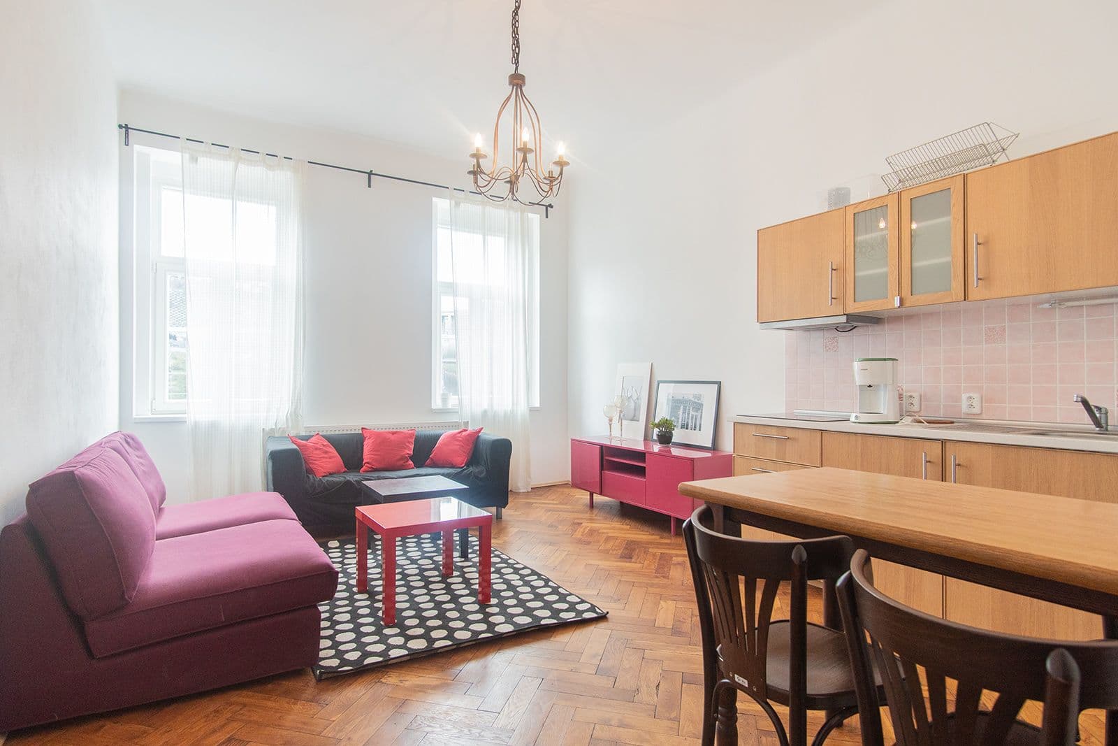 Prenájom bytu 3-izbový 70 m², Pernerova, Praha, Praha Prenájom bytu 3-izbový 70 m², Pernerova, Praha, Praha