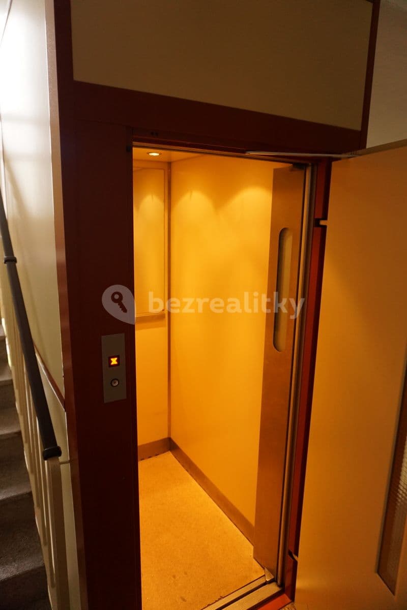 Prenájom bytu 1-izbový 35 m², Mandysova, Hradec Králové, Královéhradecký kraj Prenájom bytu 1-izbový 35 m², Mandysova, Hradec Králové, Královéhradecký kraj