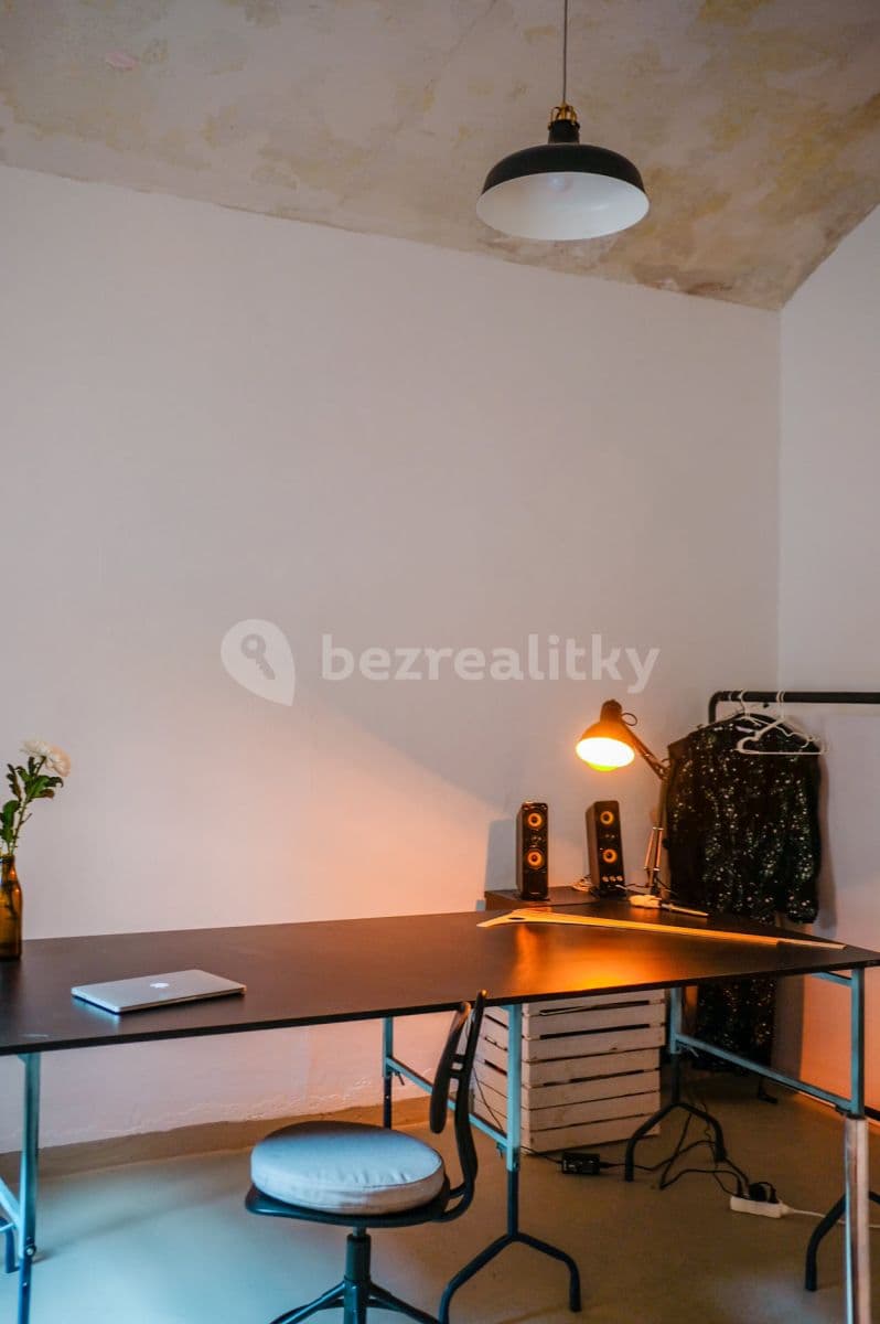 Prenájom nebytového priestoru 29 m², Drtinova, Praha, Praha