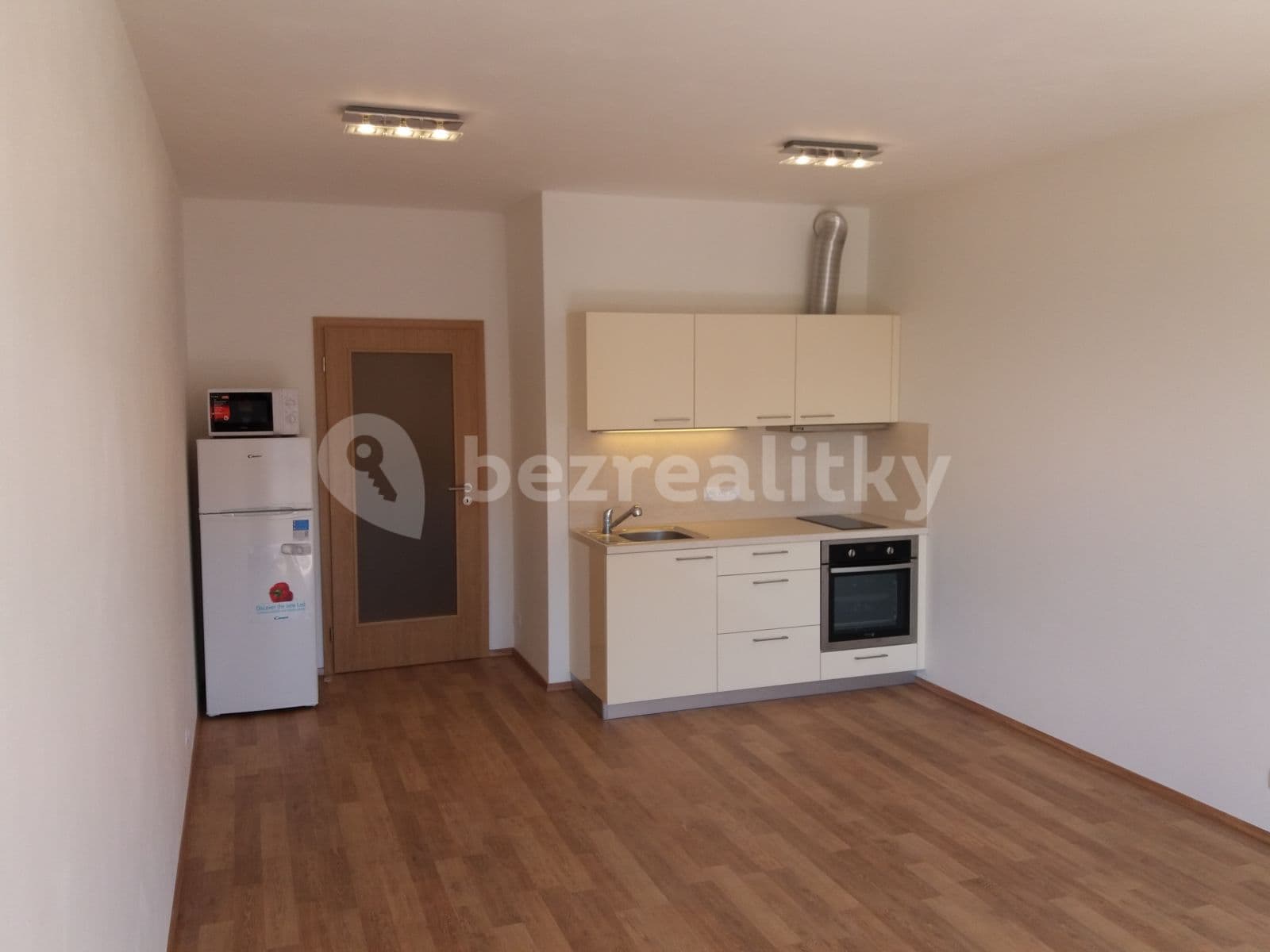 Prenájom bytu 1-izbový 30 m², Hlučkova, Praha, Praha Prenájom bytu 1-izbový 30 m², Hlučkova, Praha, Praha