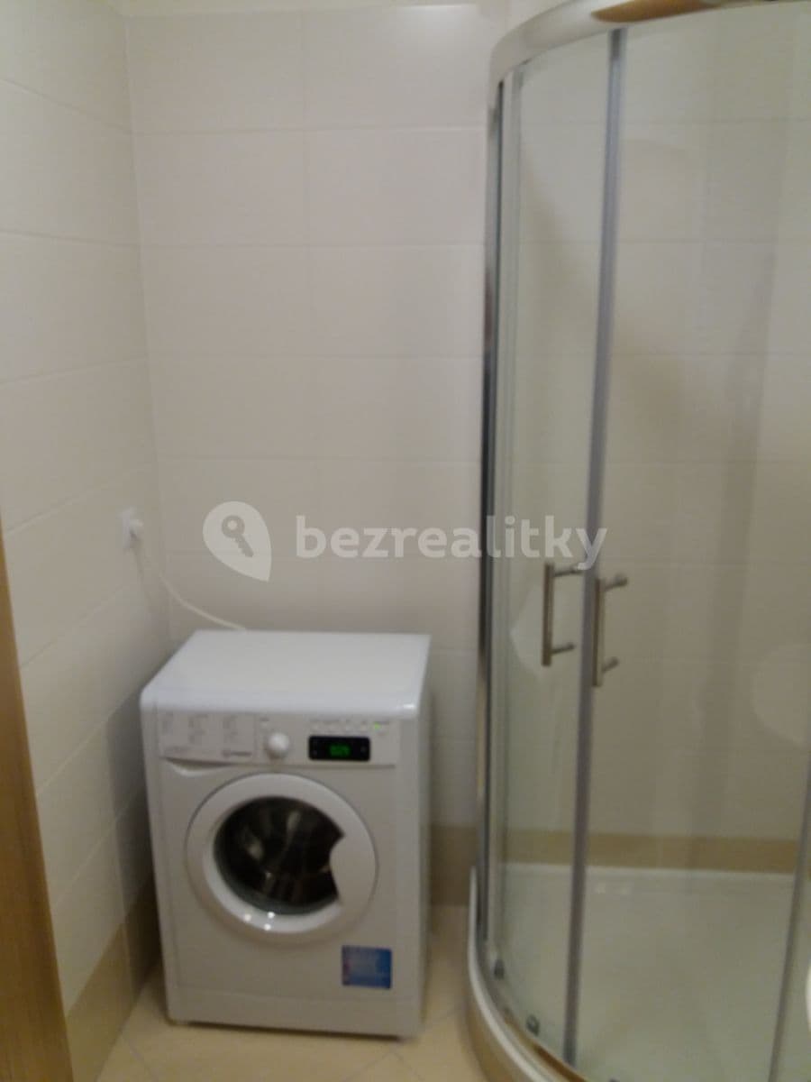 Prenájom bytu 1-izbový 30 m², Hlučkova, Praha, Praha Prenájom bytu 1-izbový 30 m², Hlučkova, Praha, Praha